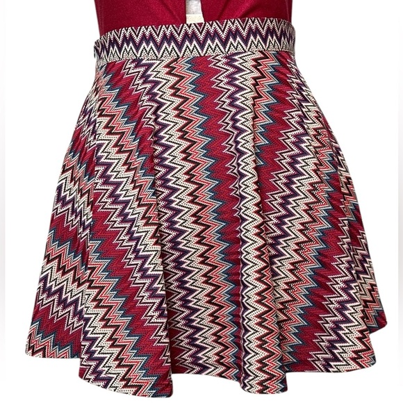 Romeo+Juliet Couture lined knit mini skirt chevron stripe invisible side zipper - Picture 1 of 7